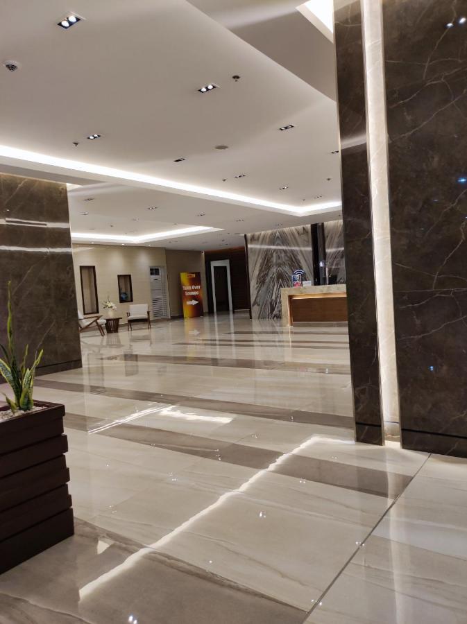 Schoenes Apartment Mit Pool-Nutzung مانيلا المظهر الخارجي الصورة
