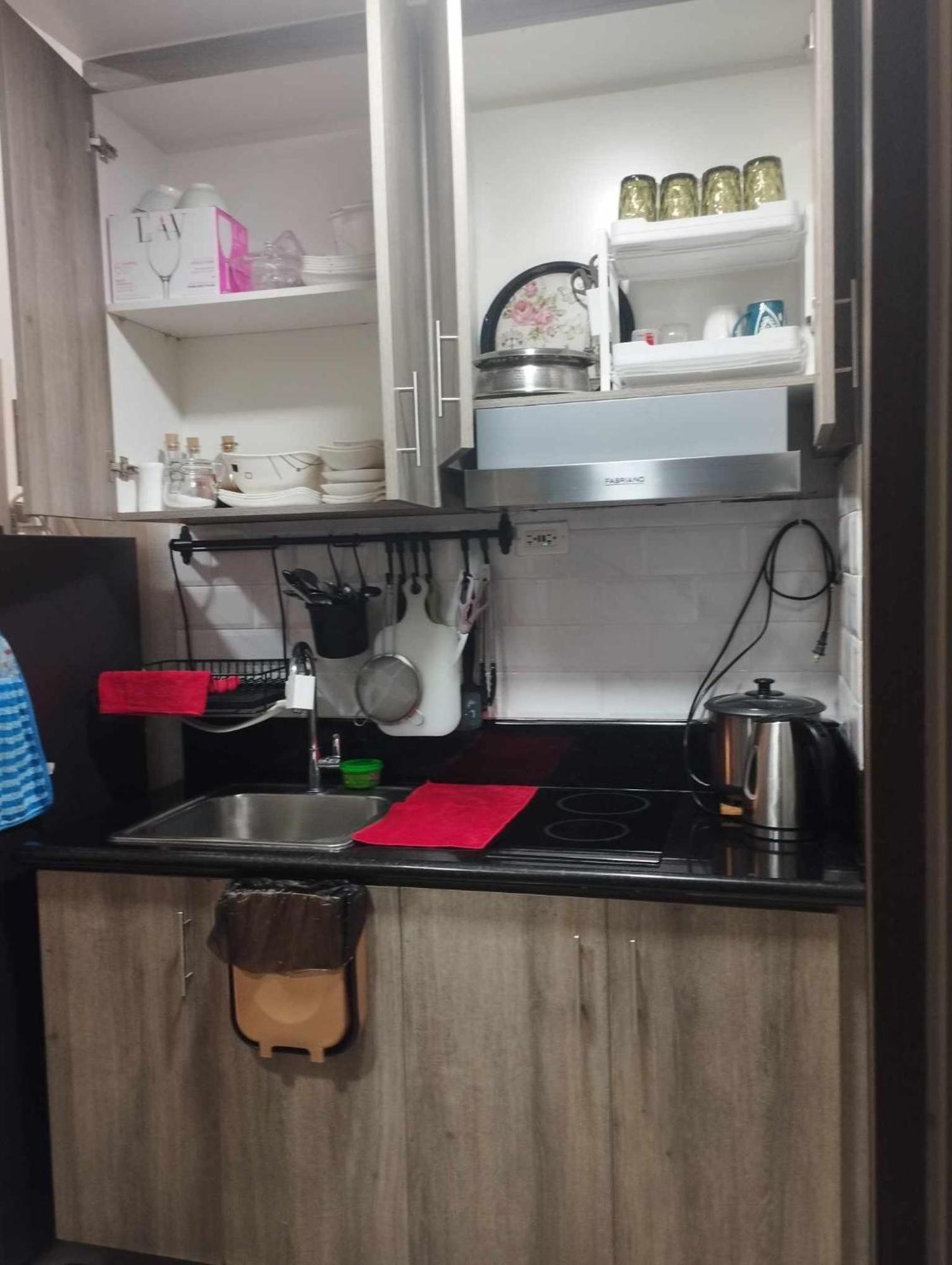 Schoenes Apartment Mit Pool-Nutzung مانيلا المظهر الخارجي الصورة
